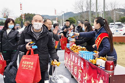 E:2024年宣传工作2024.22.6南宫NG28国际运业积极落实农民工返乡运输服务保障工作官网20240206-03-射洪3.jpg