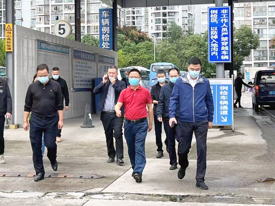 绵阳市交通运输局局长谭谱到南宫NG28国际运业绵阳公司、南湖汽车站进行国庆“黄金周”前安全生产及疫情防控检查