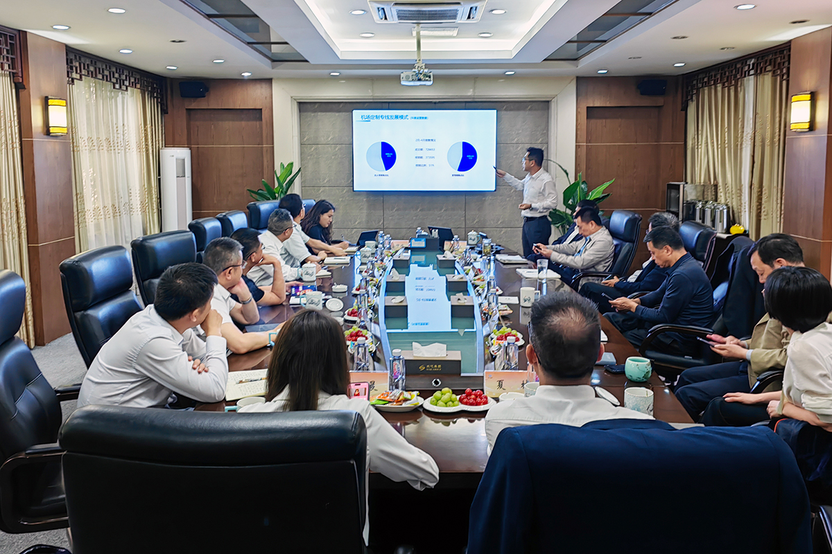 南宫NG28国际运业党委书记、总经理蔡亮发带队前往苏汽集团考察交流