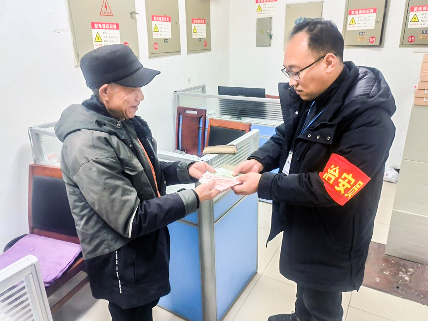 【春运纪实】拾金不昧暖人心，春运旅途添色彩